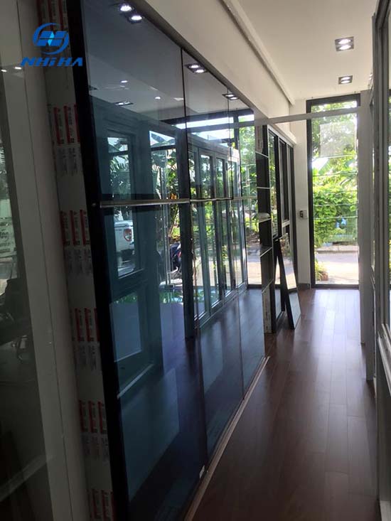 vách cửa nhôm kính cường lực